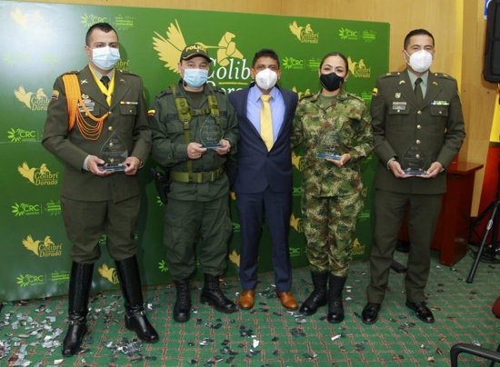 CRC y ANDI premiaron los mejores proyectos ambientales en la quinta versión del Galardón “Colibrí Dorado” CRC y ANDI premiaron los mejores proyectos ambientales en la quinta versión del Galardón “Colibrí Dorado”