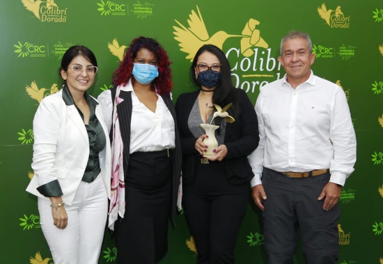 CRC y ANDI premiaron los mejores proyectos ambientales en la quinta versión del Galardón “Colibrí Dorado” CRC y ANDI premiaron los mejores proyectos ambientales en la quinta versión del Galardón “Colibrí Dorado”