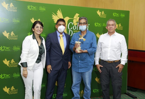 CRC y ANDI premiaron los mejores proyectos ambientales en la quinta versión del Galardón “Colibrí Dorado” CRC y ANDI premiaron los mejores proyectos ambientales en la quinta versión del Galardón “Colibrí Dorado”