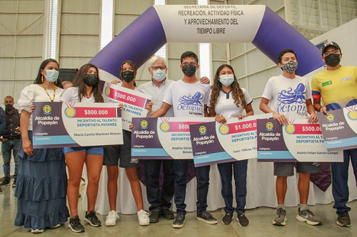 Alcaldía de Popayán entregó incentivos económicos a deportistas