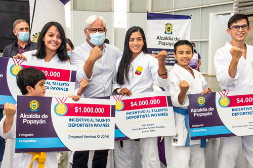 Alcaldía de Popayán entregó incentivos económicos a deportistas