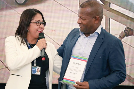 Beatriz Bohórquez Salinas, gerente de la ESE Cxayu'ce Jxut entregó reconocimiento al gobernador del Cauca Beatriz Bohórquez Salinas, gerente de la ESE Cxayu'ce Jxut entregó reconocimiento al gobernador del Cauca