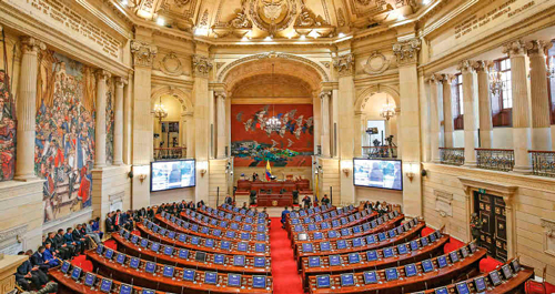 No hay cama pa’ tanta gente en el Senado