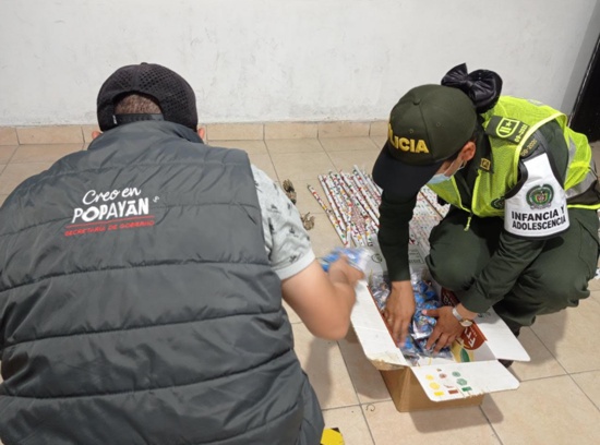 Operativos de control para el decomiso de pólvora y alimentos vencidos Operativos de control para el decomiso de pólvora y alimentos vencidos