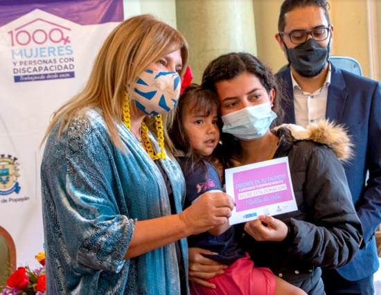 Alcaldía de Popayán entrega recursos para fortalecer emprendimientos de las mujeres. Alcaldía de Popayán entrega recursos para fortalecer emprendimientos de las mujeres.