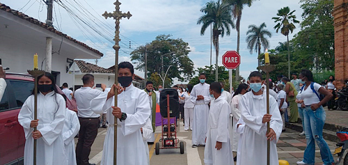 Líderes de la iglesia católica oran por la conversión de los violentos