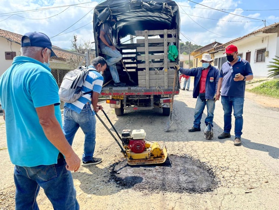Avanzan obras de mejoramiento de vías en el casco urbano de Caloto Avanzan obras de mejoramiento de vías en el casco urbano de Caloto