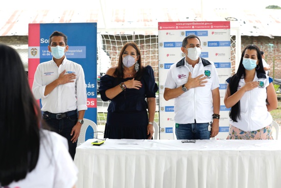 Con ‘Tiendas para la Gente’ y obras quieren superar pobreza en el Valle Con ‘Tiendas para la Gente’ y obras quieren superar pobreza en el Valle