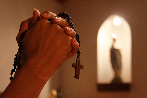 Líderes de la iglesia católica oran por la conversión de los violentos 
