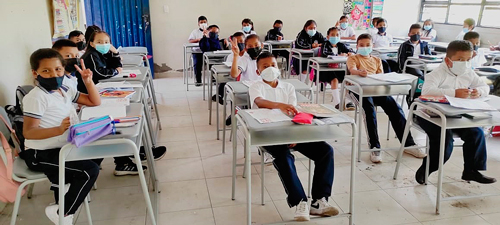 Institución Educativa Santa Rosa recibió 100 pupitres 