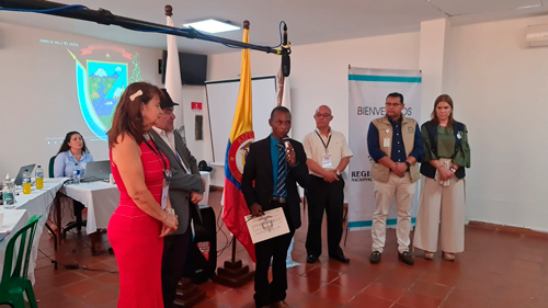 Primera credencial por la Circunscripción Especial de Paz fue entregada en Cali Primera credencial por la Circunscripción Especial de Paz fue entregada en Cali