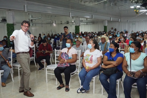 Tenemos que construir “paz política” Tenemos que construir la “paz política”
