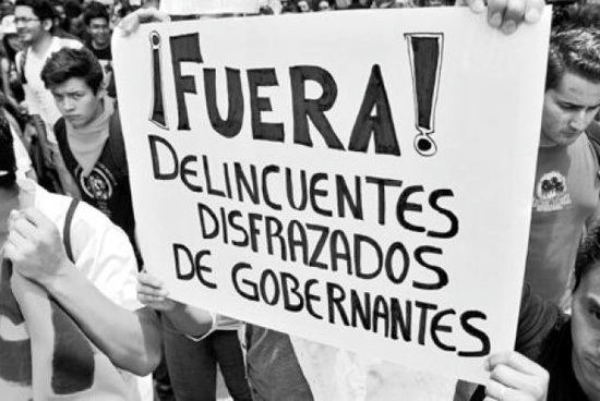 ¡Corruptos, mil veces corruptos! ¡Corruptos, mil veces corruptos!