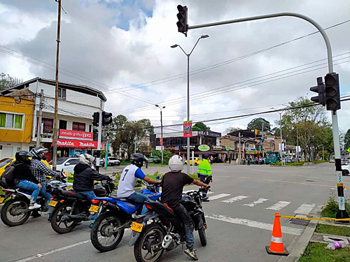 En funcionamiento semáforos del barrio Cadillal en Popayán En funcionamiento semáforos del barrio Cadillal en Popayán