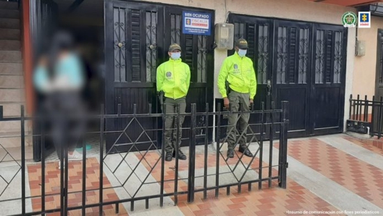 Extinción de dominio para ex policía que transportaba cocaína en una camioneta