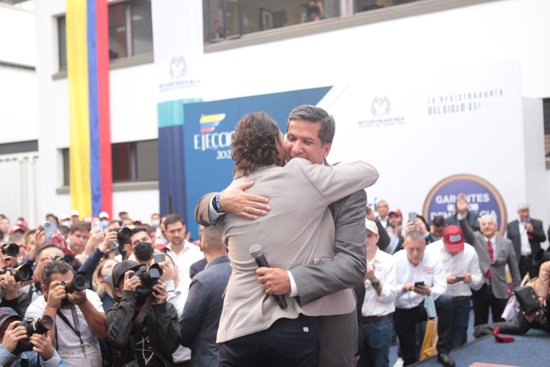“Fico” Gutiérrez junto a su fórmula inscribió su candidatura a la Presidencia