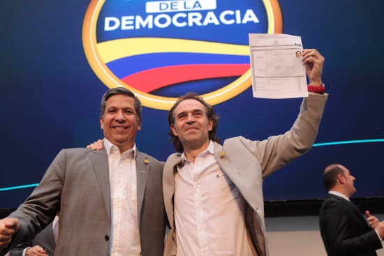 “Fico” Gutiérrez junto a su fórmula inscribió su candidatura a la Presidencia