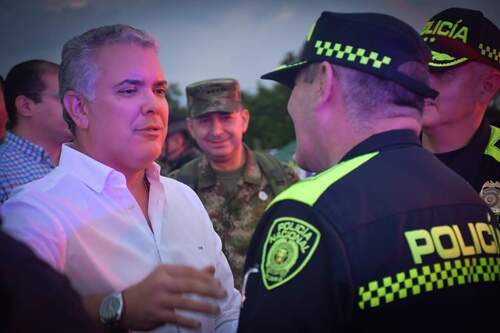 Presidente entregó camionetas a la Policía en el Valle del Cauca 
