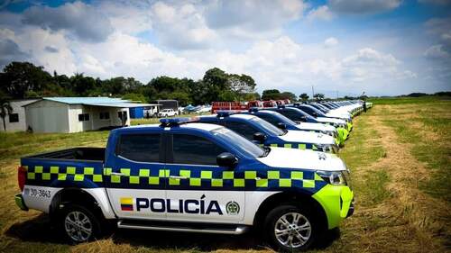 Presidente entregó camionetas a la Policía en el Valle del Cauca 