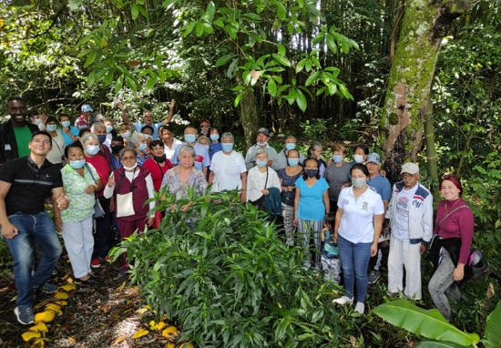 Adultos mayores de la Comuna 9 se preparan para ser guardianes del ecosistema Adultos mayores de la Comuna 9 se preparan para ser guardianes del ecosistema