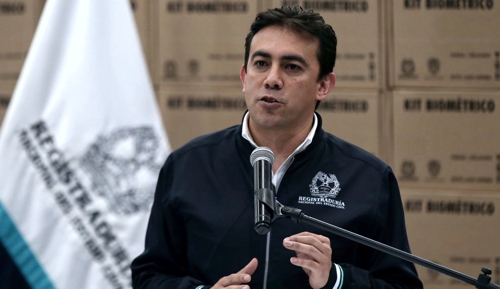 Al registrador le quedó grande el oficio