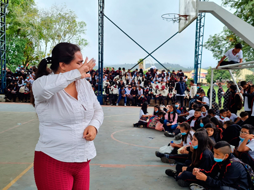 Con obra de teatro sensibilizan a estudiantes para evitar el matoneo Con obra de teatro sensibilizan a estudiantes para evitar el matoneo