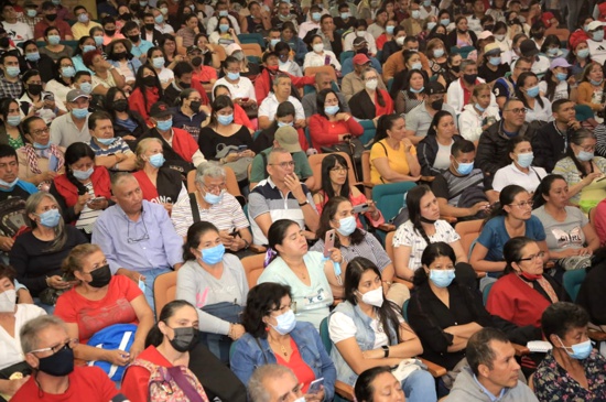 Docentes suspenden paro y retornan a clases