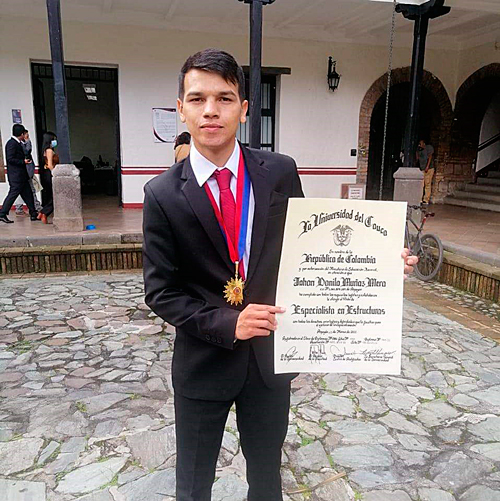 Exalumno de la I.E. Los Comuneros recibió la distinción más alta que confiere la Universidad del Cauca Exalumno de la I.E. Los Comuneros recibió la distinción más alta que confiere la Universidad del Cauca