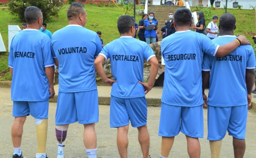 Víctimas de minas antipersonal jugaron el partido “Juntos por la Paz” Víctimas de minas antipersonal jugaron el partido “Juntos por la Paz”