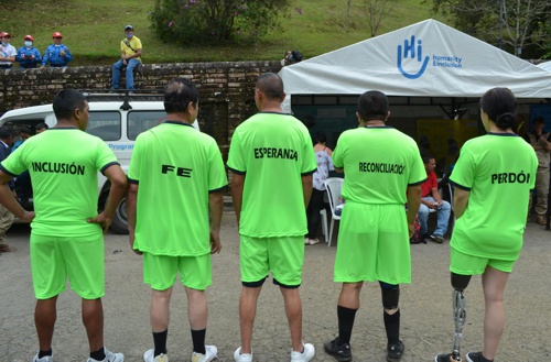 Víctimas de minas antipersonal jugaron el partido “Juntos por la Paz” Víctimas de minas antipersonal jugaron el partido “Juntos por la Paz”