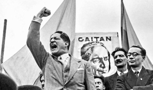 ¡PUEBLO, POR VUESTRA VICTORIA, A LA CARGA!