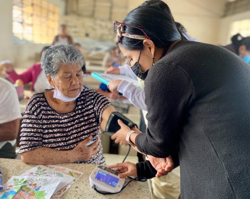 Adultos mayores conmemoraron el Día Mundial de la Hipertensión Adultos mayores conmemoraron el Día Mundial de la Hipertensión