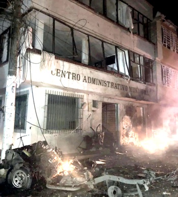 Atentado con carro bomba a la Alcaldía de Argelia Cauca Atentado con carro bomba a la Alcaldía de Argelia Cauca