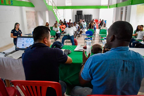“Las inversiones son importantes, pero también estos diálogos”, Isnel Caicedo, habitante de López de Micay “Las inversiones son importantes, pero también estos diálogos”, Isnel Caicedo, habitante de López de Micay