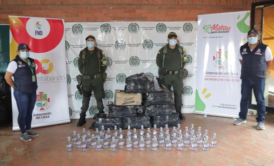 Decomisan licor adulterado en el Peaje de Villa Rica Decomisan licor adulterado en el Peaje de Villa Rica