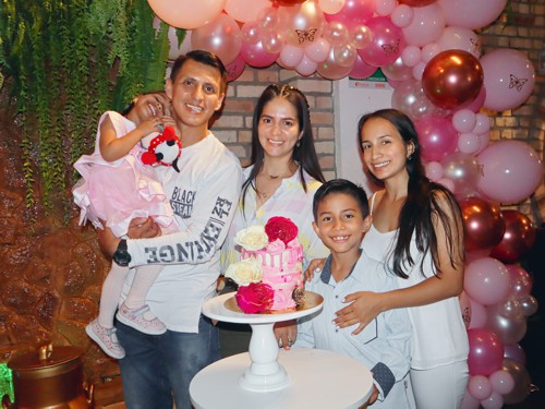 Con la familia Luna Castaño: Marianita, Hernán Alfonso, Juan Sebastián y Sandra Jimena. Diana Marcela Galarza Barco