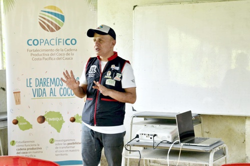José Fernando Grass, profesor y director del proyecto COPacífiCO José Fernando Grass, profesor y director del proyecto COPacífiCO