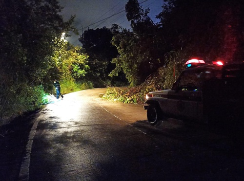Organismos de socorro atienden varias emergencias por lluvias en Popayán Organismos de socorro atienden varias emergencias por lluvias en Popayán
