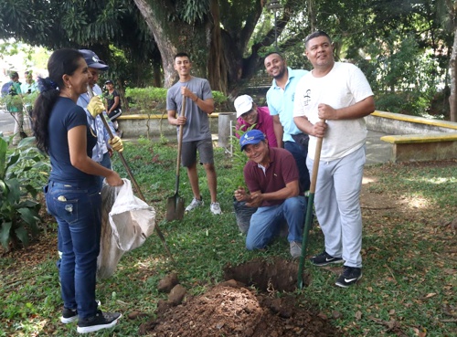 Siembran plantas para la vida en la “Ciudad de los Samanes” Siembran plantas para la vida en la “Ciudad de los Samanes”