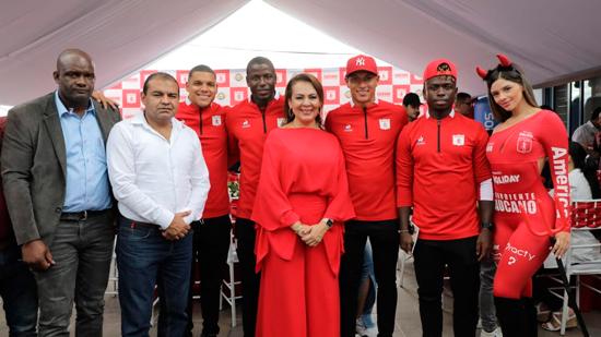 Se realizó el lanzamiento de la edición especial de Aguardiente Caucano-América de Cali Se realizó el lanzamiento de la edición especial de Aguardiente Caucano-América de Cali