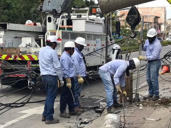 Accidente de tránsito provocó ausencia del servicio de energía Accidente de tránsito provocó ausencia del servicio de energía