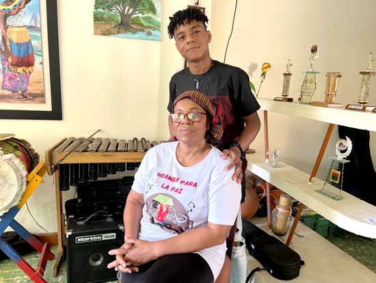 Madre e hijo de Puerto Tejada hacen historia en el Petronio