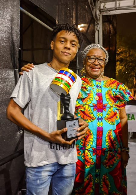 Madre e hijo de Puerto Tejada hacen historia en el Petronio