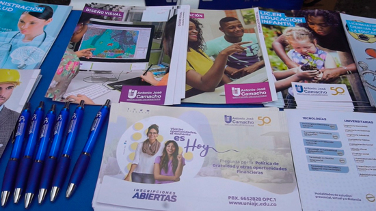 Unicamacho presente en la Feria Universitaria de Silvia Unicamacho presente en la Feria Universitaria de Silvia