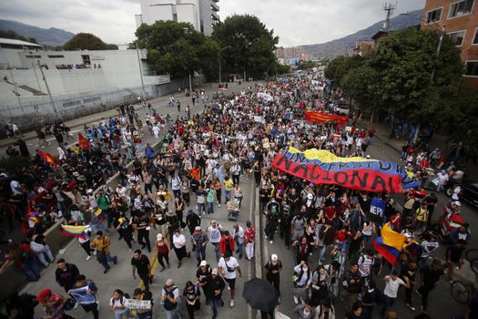 El pueblo se moviliza y “presiona” a Petro