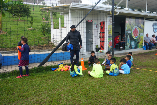 Caucanos F.C formando Campeones