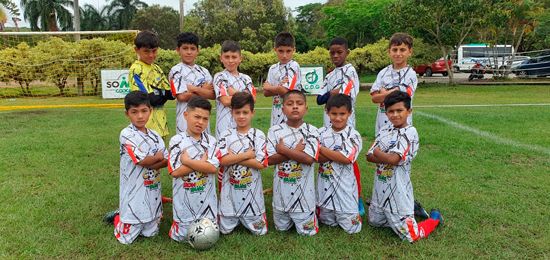 Caucanos F.C formando Campeones