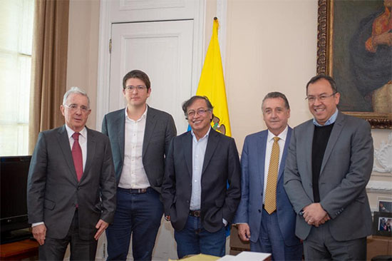 Encuentros Petro y Uribe: Hacia el sistema Gobierno-Oposición Encuentros Petro y Uribe: Hacia el sistema Gobierno-Oposición