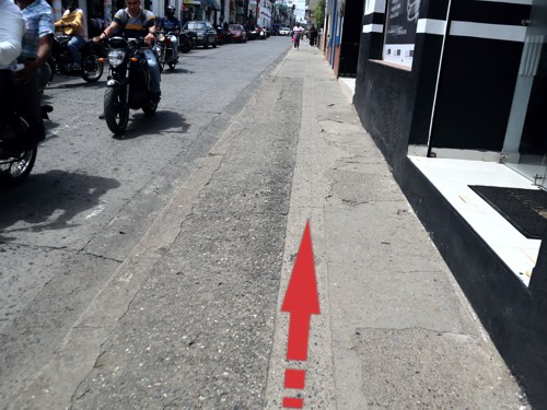 Los espacios públicos también fueron invadidos Los espacios públicos también fueron invadidos