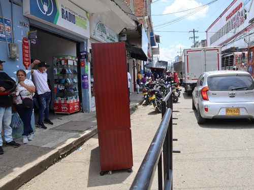 Los espacios públicos también fueron invadidos Los espacios públicos también fueron invadidos